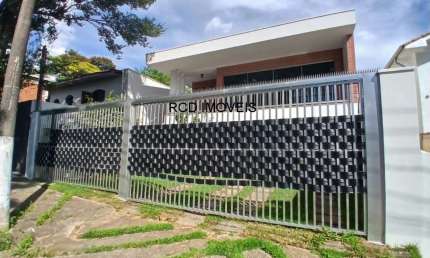 Casa de 3 quartos com suíte e 4 vagas de garagem no Jardim Bonfiglioli, São Paulo-SP: confira já!