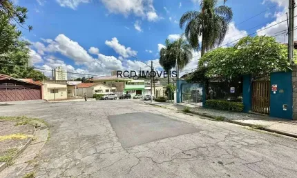 Imperdível! Casa à venda em São Paulo-SP, Jardim Jussara: 4 quartos, 2 suítes, 1 sala, 4 vagas de garagem, 228m². Confira!