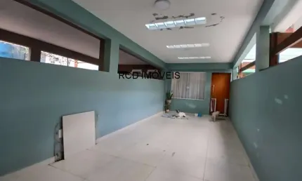 Aluguel de Casa de Luxo com 3 Quartos e 1 Suíte no Jardim Ester, São Paulo-SP: 4 Banheiros, 2 Vagas e 170m² de Área