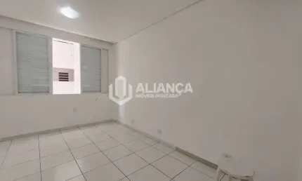 Kitnet totalmente reformada, com 1 cozinha, 1 banheiro social e 1 vaga - José Menino - Santos SP