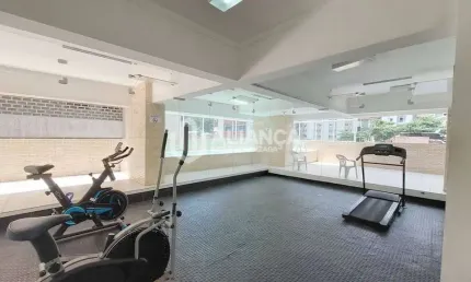 Ótimo apartamento com dois dormitórios, sala com sacada, 1 banheirco e 1 vaga de garagem  - josé menino - santos-sp