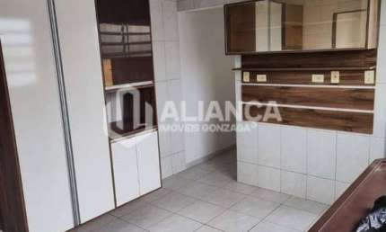 Casa sobreposta alta com 2 dormitórios em São Vicente