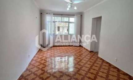 Apartamento na Quadra da Praia de 2 Dormitórios com 1 vaga de Garagem Demarcada
