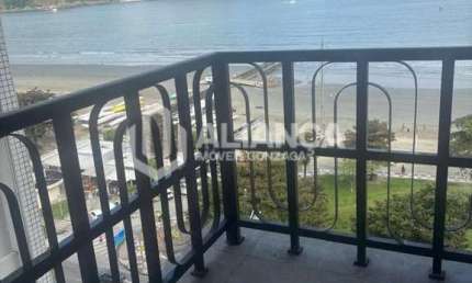 Apartamento de 3 Dormitórios, Frente Para o mar com sacada e 2 Vagas Demarcada