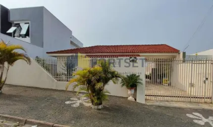 Alugo Casa 3 Quartos sendo 1 Suíte Térrea  no Bairro Órfãs