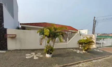 Alugo casa 3 quartos sendo 1 suíte térrea  no bairro órfãs