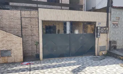 Casa térrea 4/4 e 1 vaga em excelente localização - Periperi