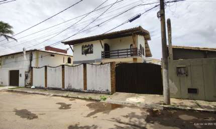 Casa 7/4 sendo 5 com varandas e 8 vagas ou mais de garagem