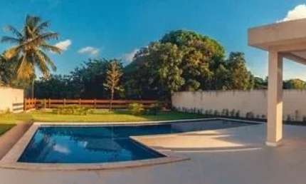 CASA ALTO PADRÃO - 4 SUÍTES COM 6 VAGAS DE GARAGENS