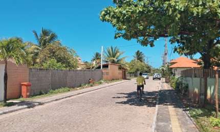 Vendo casa 3/4 sendo 1 suite com varanda e 2 vagas cobertas