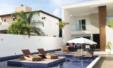 Casa alto padrão 5 suítes e 4 vagas - Porteira fechada