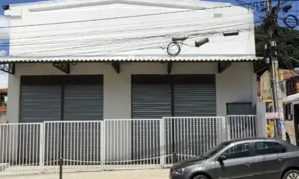 Alugo excelente galpão de 380m² no final de linha da Cocisa
