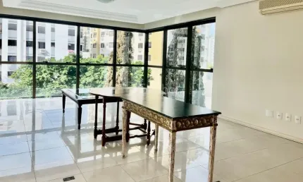 Apartamento na esquina  Trompowsky de 254m² com 3 suítes no Centro