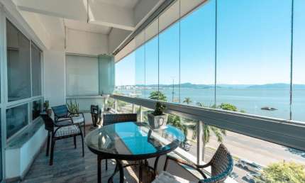 Apartamento de 208m² com 4 quartos sendo 1 suíte frente beira mar