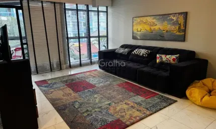 Amplo e elegante apartamento com 3 suítes, 2 vagas de garagem, hobby box e vista panorâmica.