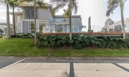&amp;#127969; Viva o Luxo e a Natureza em Condomínio de Alto Padrão - Praia Brava, Itajaí!
