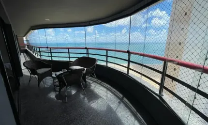 Apartamento amplo com 03 suítes e vista mar na praia de Iracema