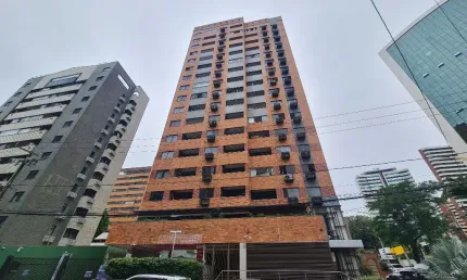 Apartamento amplo com localização privilegiada no Meireles