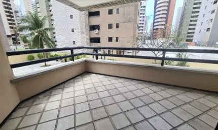 Apartamento de alto Padrão com 113m2 e 03 suítes próximo a praia