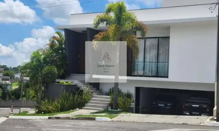 Casa assobradada com 4 dormitórios, piscina aquecida, no Condomínio Parque Esplanada