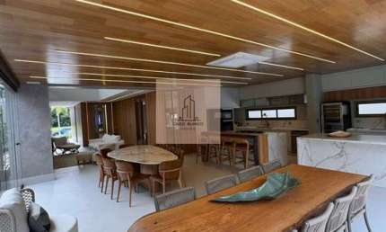 Casa de condomínio à venda, com 6 suítes, elevador, sala de cinema
