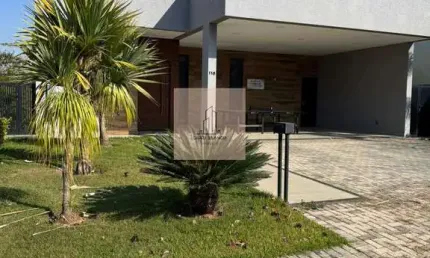 Casa no Condomínio Alphaville Nova Esplanada, com 2 suítes, 225m²