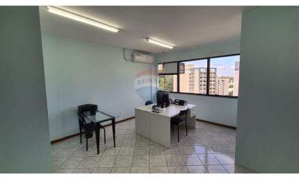GUIZZARD CENTER SALAS COMERCIAIS CONJUGADAS DE 40M² CADA UMA