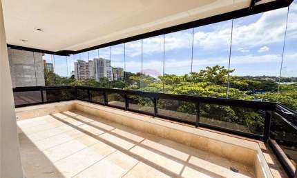 Apartamento luxuoso com vista para o mar, para locação na Praia do Canto, 4 suites, 6 banheiros, 3 vagas de garagem.