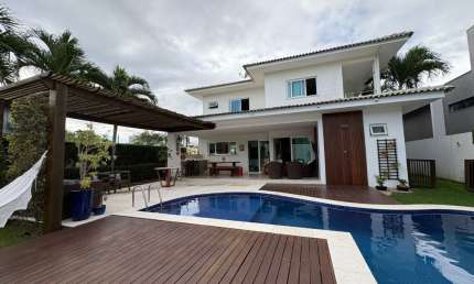 Belíssima Casa à Venda – Alphaville Litoral Norte 1 Valor: R$ 2.500.000