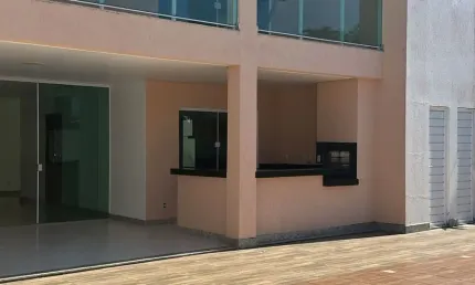 Casa Espetacular em Vilas do Atlântico – Venda ou Locação