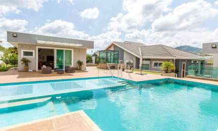 Casa com 3 dormitórios à venda, 467 m² por R$ 4.500.000,00 - Figueira Garden - Atibaia/SP
