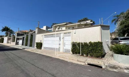 Casa com 3 dormitórios sendo 1 suíte, com 213,10m² no valor de R$ 1.350.000, na Vila Gardênia em Atibaia/SP