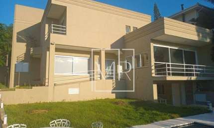 Casa Venda e Locação Comdomínio Arco-Iris 03 suítes 05 vagas