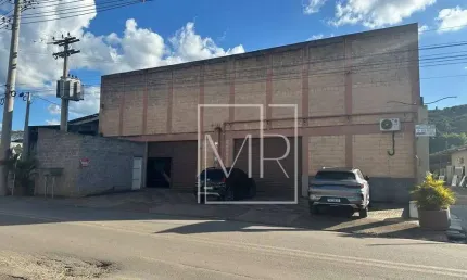 Galpão à venda com 2700 m2 sendo 1000 m2 de área construída com localização privilegiada em jesus dos perdões/sp