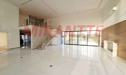 Sobrado de 498m² com 5 quartos em Residencial Saint Patrick