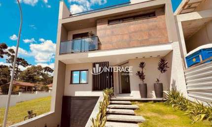 Casa com elevador e 4 quartos em Condomínio Fechado A venda, em Curitiba, Paraná.