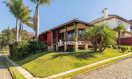 Casa térrea em condomínio alto padrão, 3 suítes, edícula, a venda de Porteira Fechada, por R$ 2.400.000,00 em Santa Felicidade, Curitiba, Paraná.
