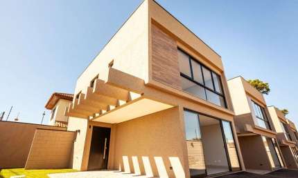 Sobrado com 3 Quartos à venda, 119 m² por R$ 879.000 - Santa Felicidade - Curitiba/PR