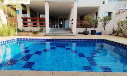 Casa a venda 5 quartos sendo 3 suites, área gourmet e piscina aquecida.