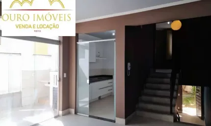 Excelente casa de 03 quartos com armários, 02 vagas independente