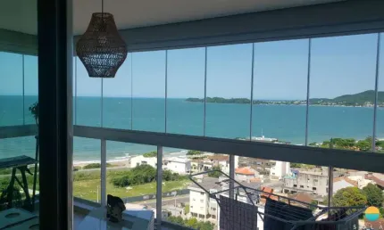 Apartamento finamente mobiliado no Velutti Home Club, com 3 dormitórios aprox. 60m da praia. Ref. 207