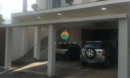 Sobrado 200m do mar com uma casa confortável de 2 dorm. + 01 suíte no piso superior, e no piso inferior uma ampla área comercial. Ref. 325