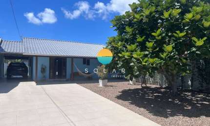 Casa à Venda – Terreno de 491,52m² com pomar, 02 dormitórios e espaço gourmet, aprox. 700m da praia de Armação em Penha/SC. Ref. 451