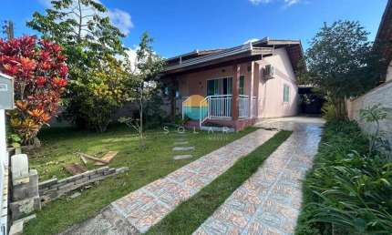 Casa à venda com terreno surpreendente mais Kitinete de 25m² no Centro de Penha/SC. Ref.498