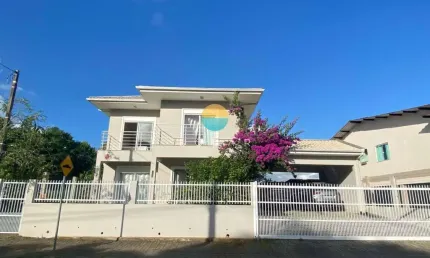 Casa Mobiliada a 200m da praia, com 4 suítes na Praia Grande em Penha /SC. Ref.476