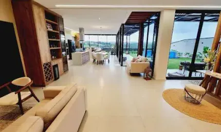Casa assobrada com 340m² de área construída com ótimo acabamento no Campos do Conde Taubaté SP