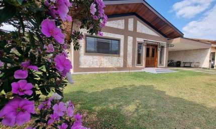 Casa térrea com energia fotovoltaica em Taubaté - SP