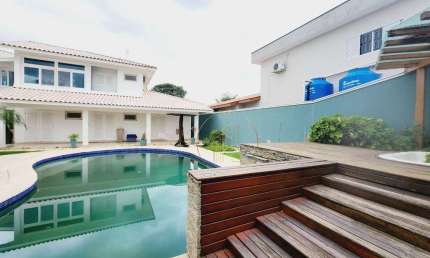 Sobrado em 1000m² no Taubaté Village com piscina privativa e 4 suítes