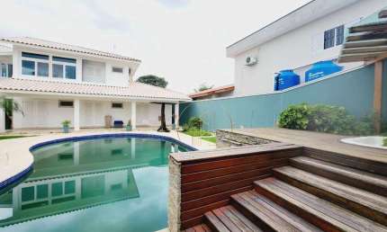 Sobrado em 1000m² no Taubaté Village com piscina privativa e 4 suítes