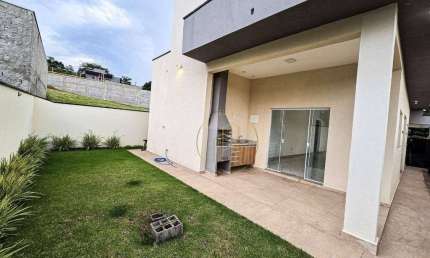 Casa térrea com 2 suites, quintal, aquecedor solar no Condominio Cataguá Way Sul em Taubaté SP